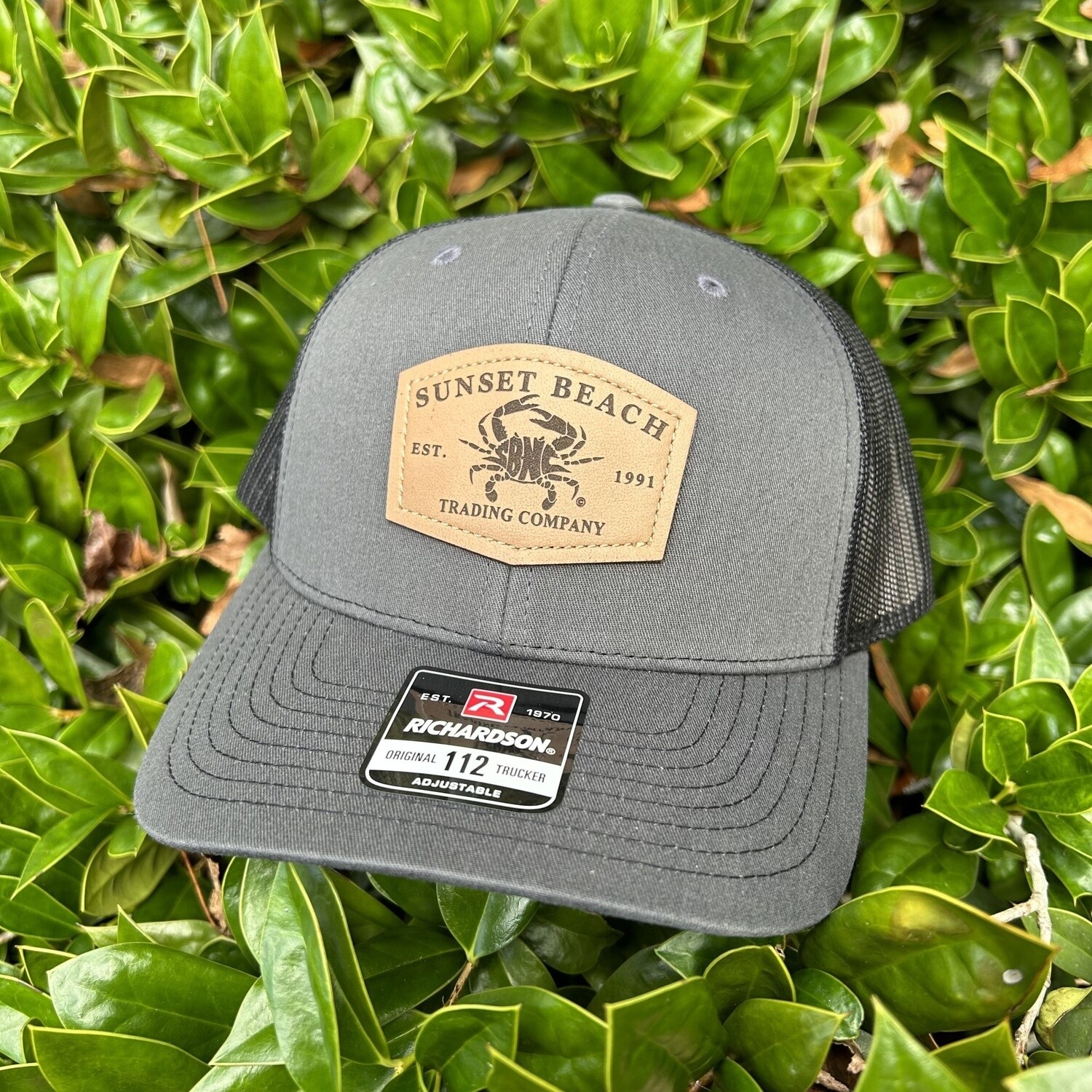 SBNC CRAB BADGE LEATHER PATCH CAP CHAR/BLK