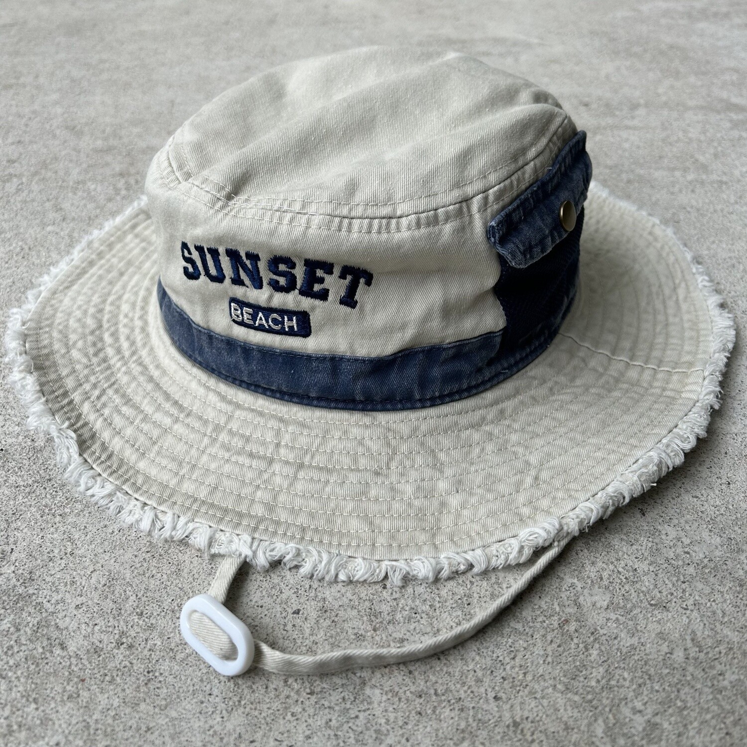 SUNSET ARCH BEACH BLOCK POCKET AUSSIE HAT STONE/NAVY