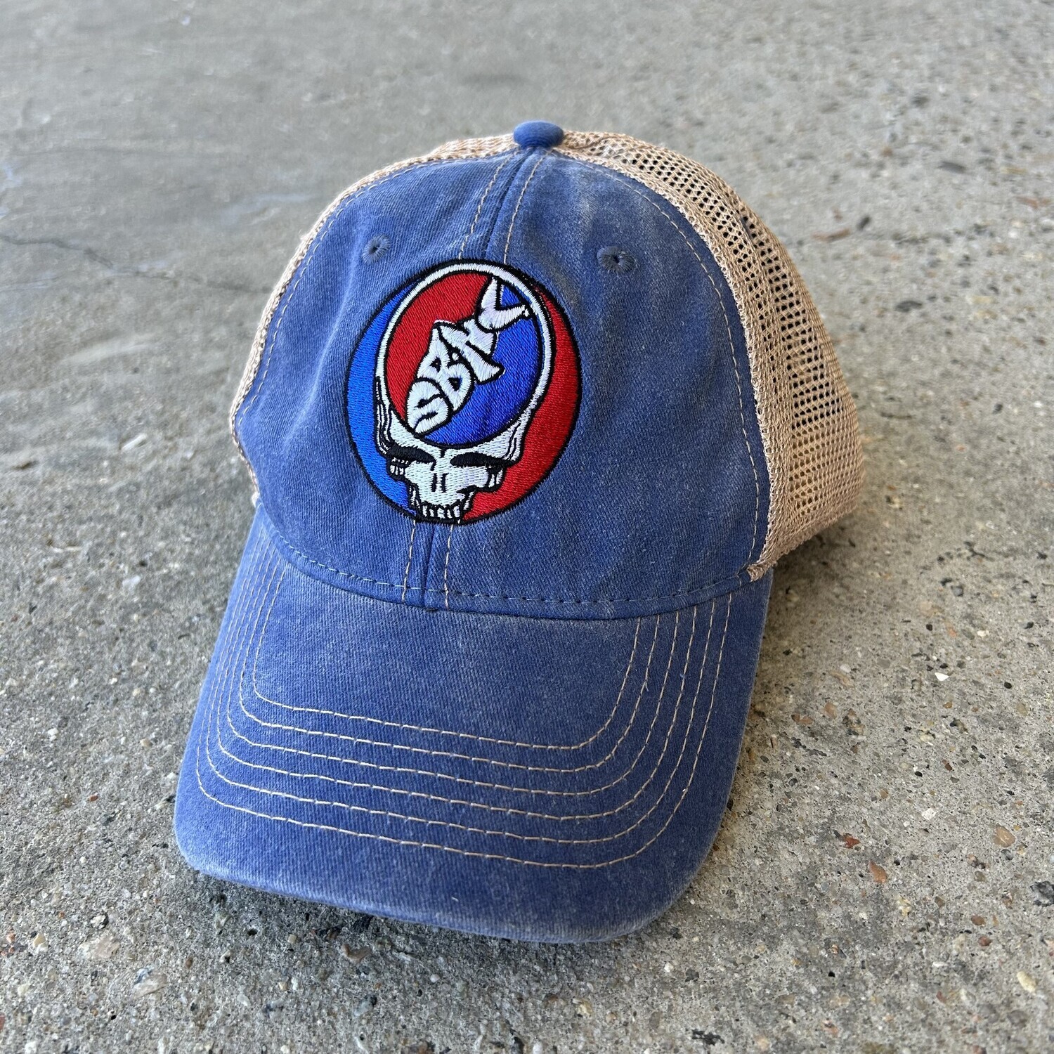 SBNC FISH GR8FUL SKULL TRUCKER CAP (ROYAL)