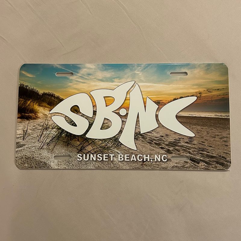 SBNC FISH WHITE &amp; BEACH SCENE LICENSE PLATE