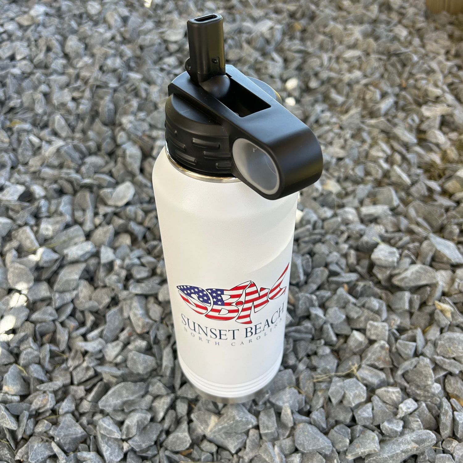 SBNC FISH CLASSIC USA FLAG 32oz WHITE STRAW BOTTLE