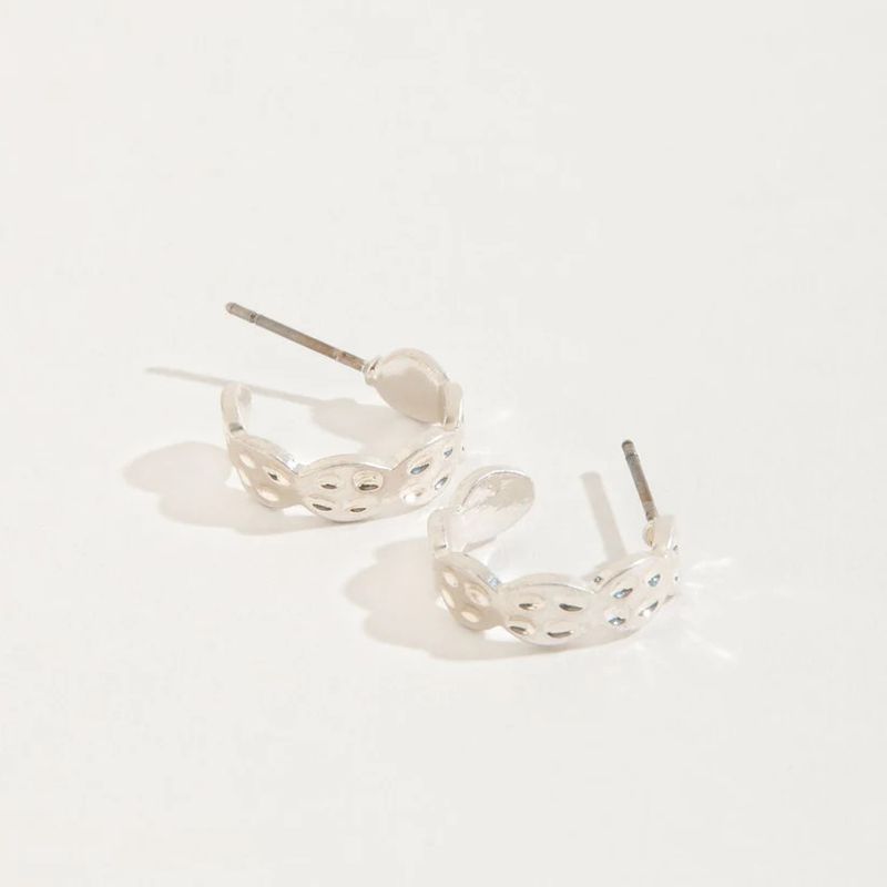 STUD BUD TEXTURE HOOP SILVER