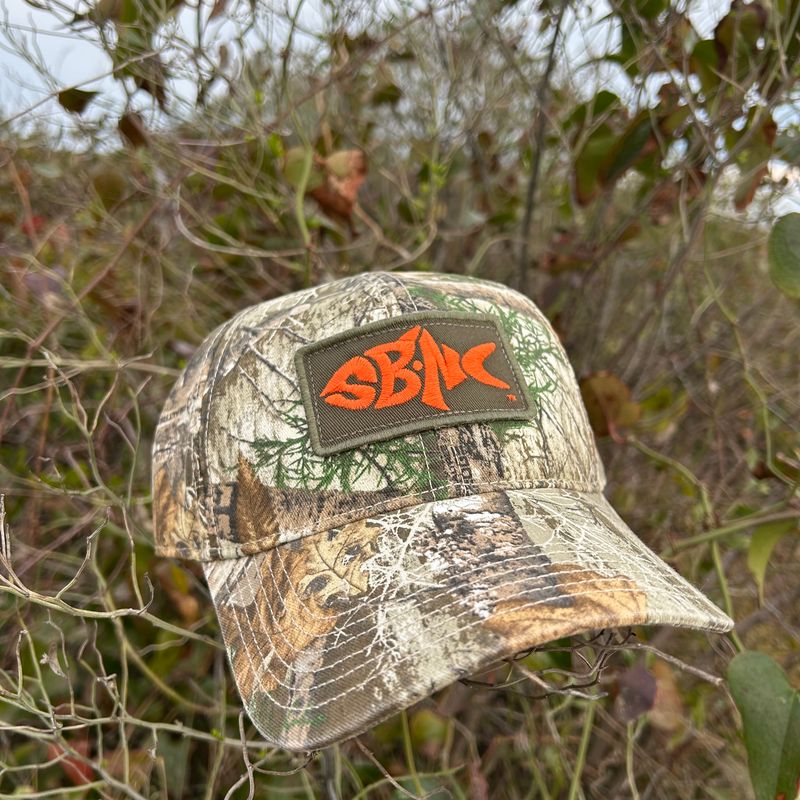 SBNC FISH BLAZE PATCH FULL TWILL CAP (REALTREE EDGE)