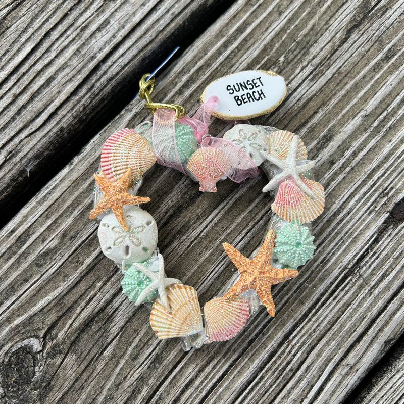 SEASHELLS &amp; DRIFTWOOD HEART RESIN ORNAMENT