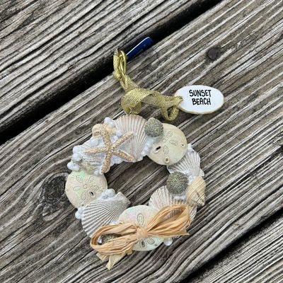 SEASHELL WREATH RESIN ORNAMENT