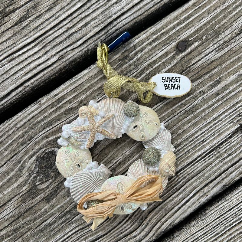 SEASHELL WREATH RESIN ORNAMENT