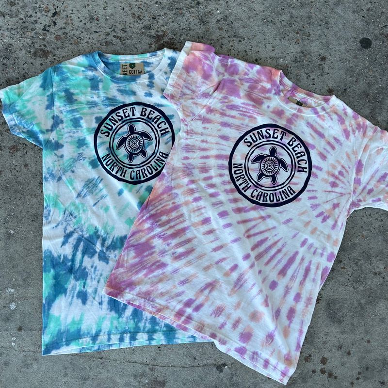 PATCH SEA TURTLE LADIES TIE-DYE TEE