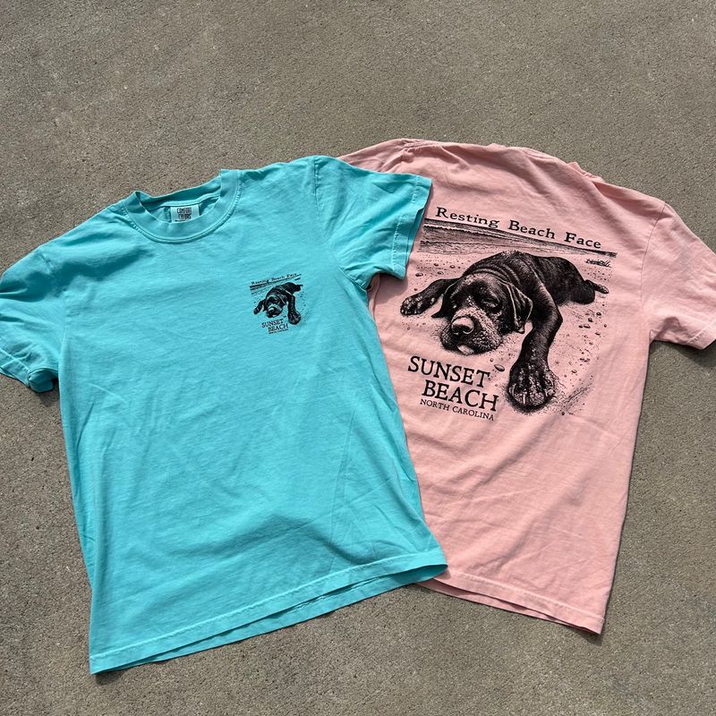 RESTING BEACH FACE BLACK LAB TEE