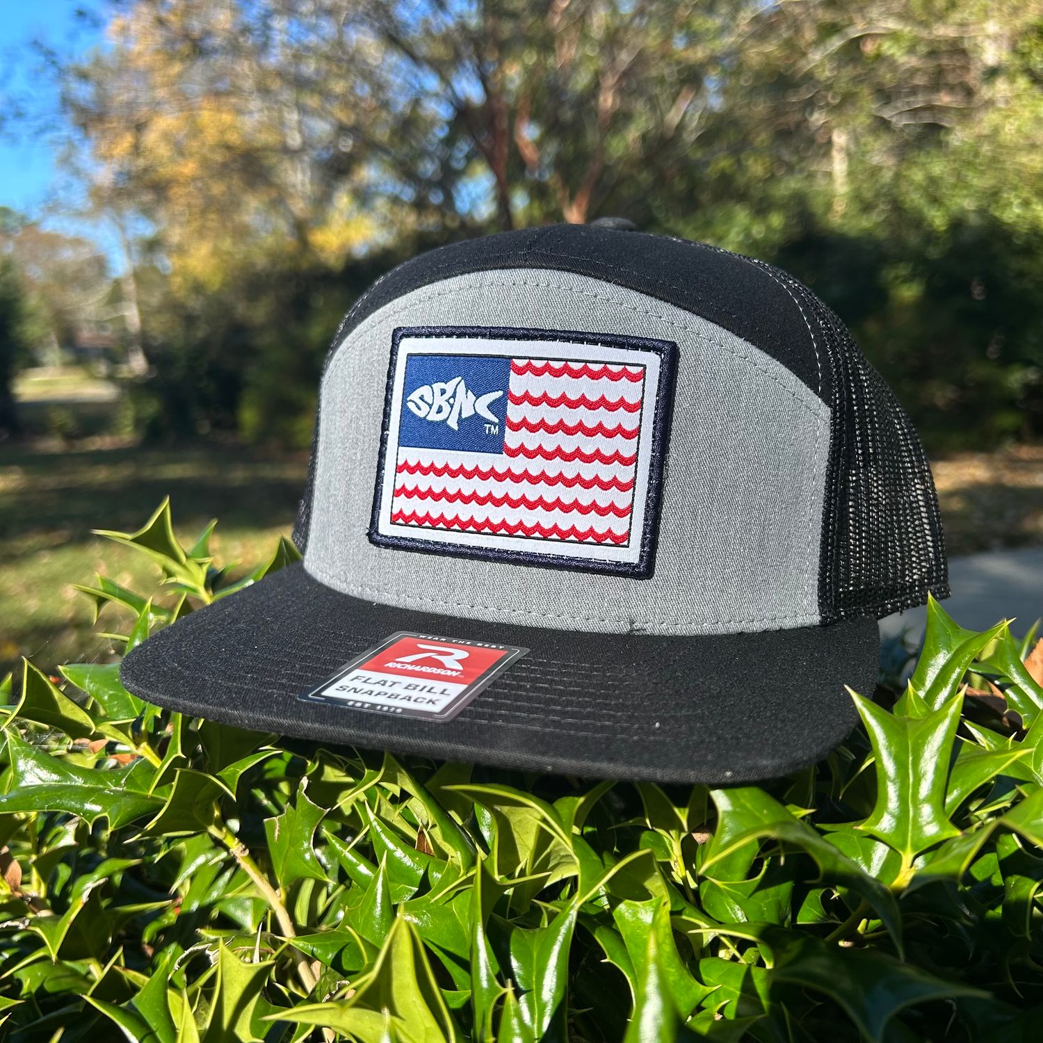 SBNC FISH WAVES FLAG PATCH 7-PANEL CAP HTHGRY/BLK 168