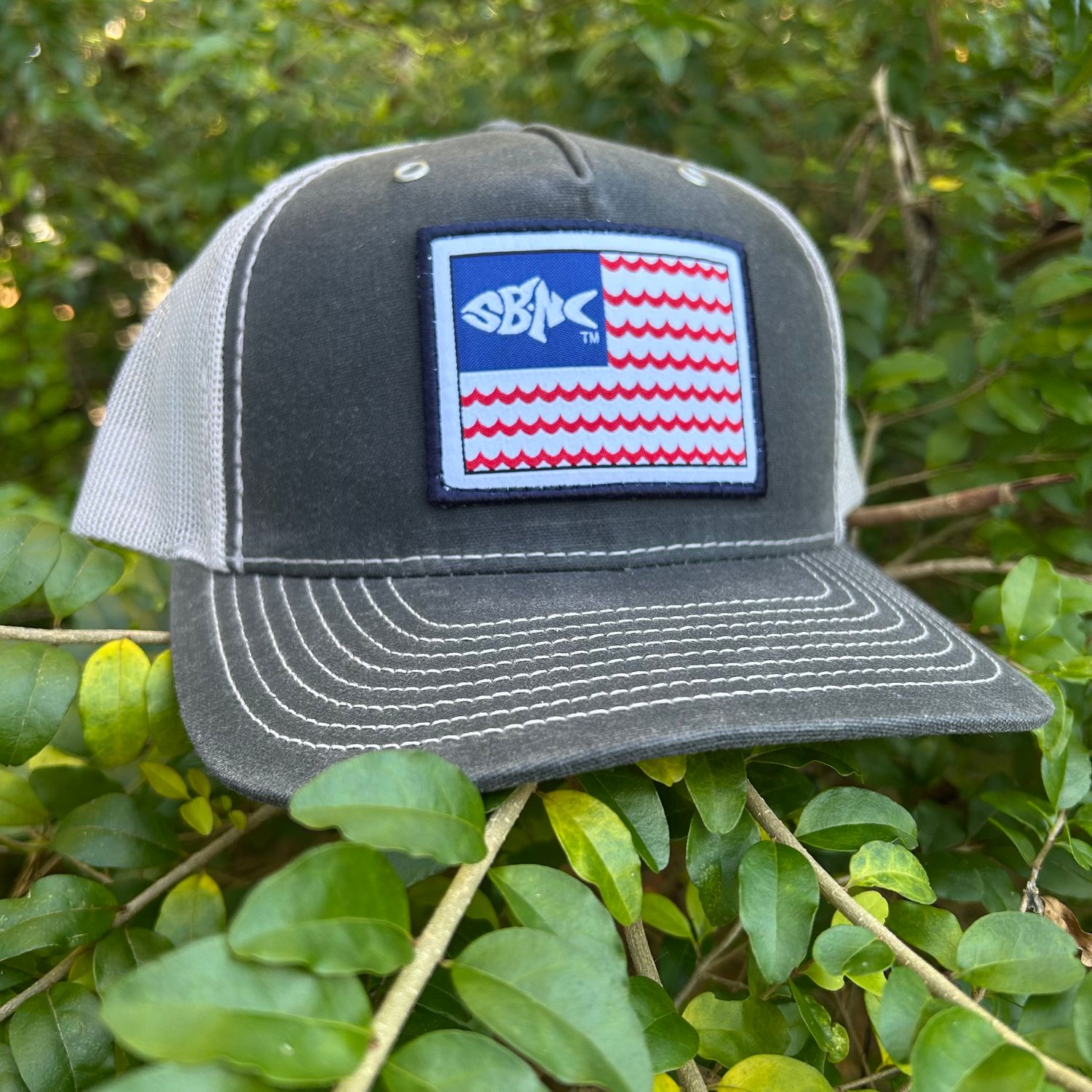 SBNC FISH WAVES FLAG PATCH CAP RHINO/LTGRAY 112-WAXED