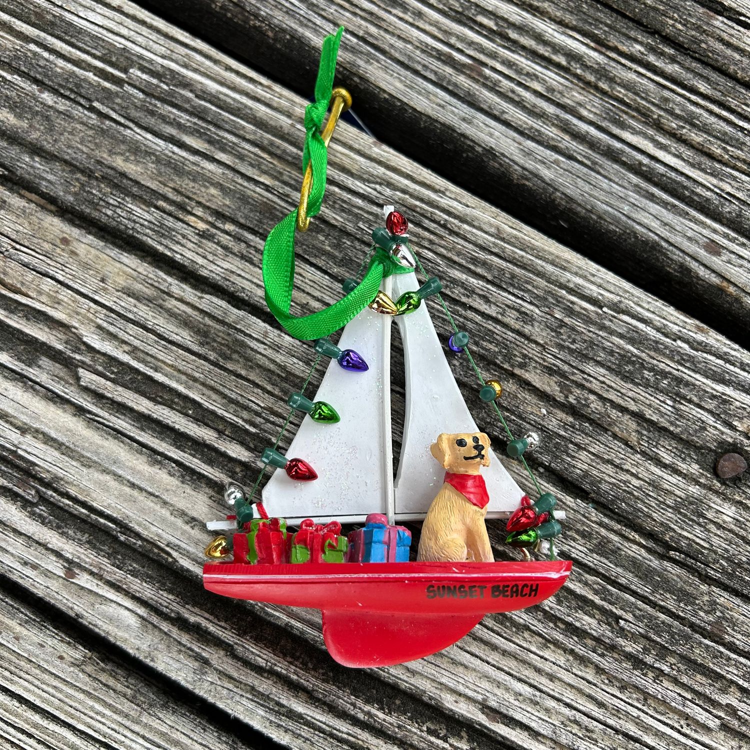ORNAMENT DOG IN SAILBOAT RESIN