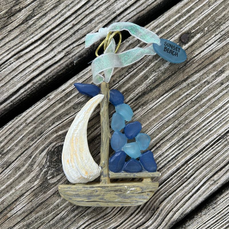 ORNAMENT SEAGLASS SAILBOAT RESIN