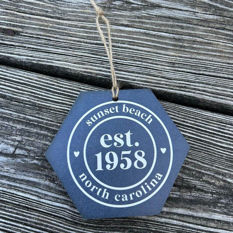 ORNAMENT EST 1958