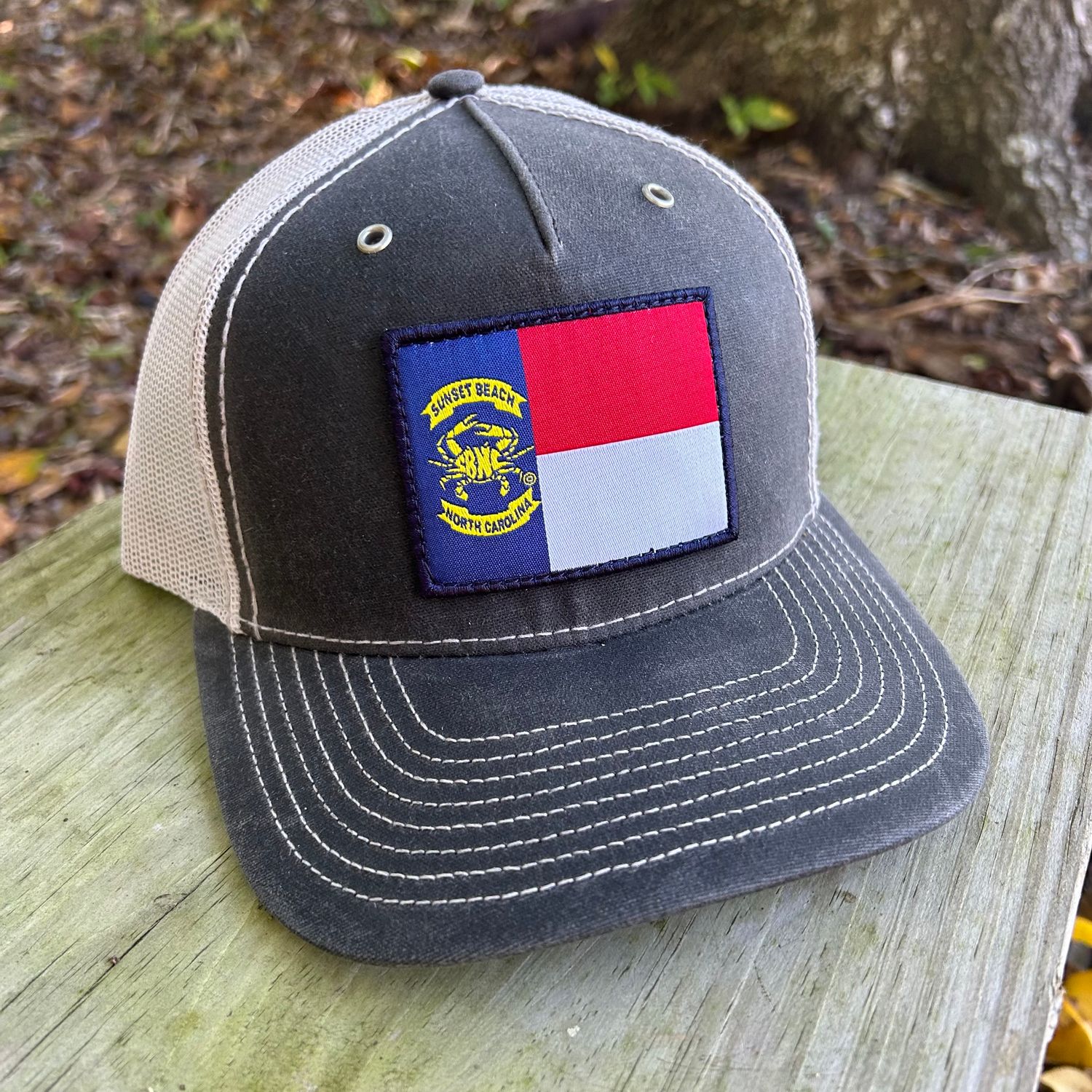 CAP SBNC CRAB NC FLAG PATCH RHINO/LTGRAY 112-WAXED