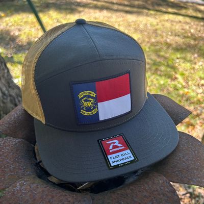 CAP SBNC CRAB NC FLAG PATCH 7-PANEL CHAR/OLDGOLD 168