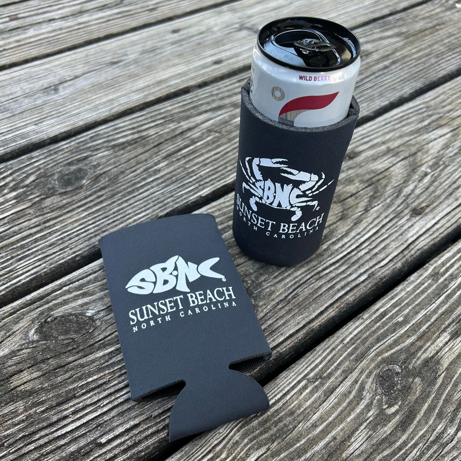 FLAT (SLIM) KOOZIE SBNC FISH &amp; CRAB CLASSIC, Color: CHARCOAL