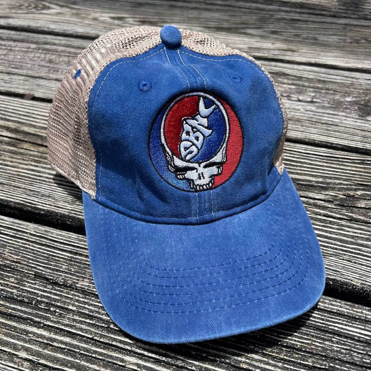 CAP SBNC FISH GR8FUL SKULL TRUCKER (ROYAL/KHAKI)