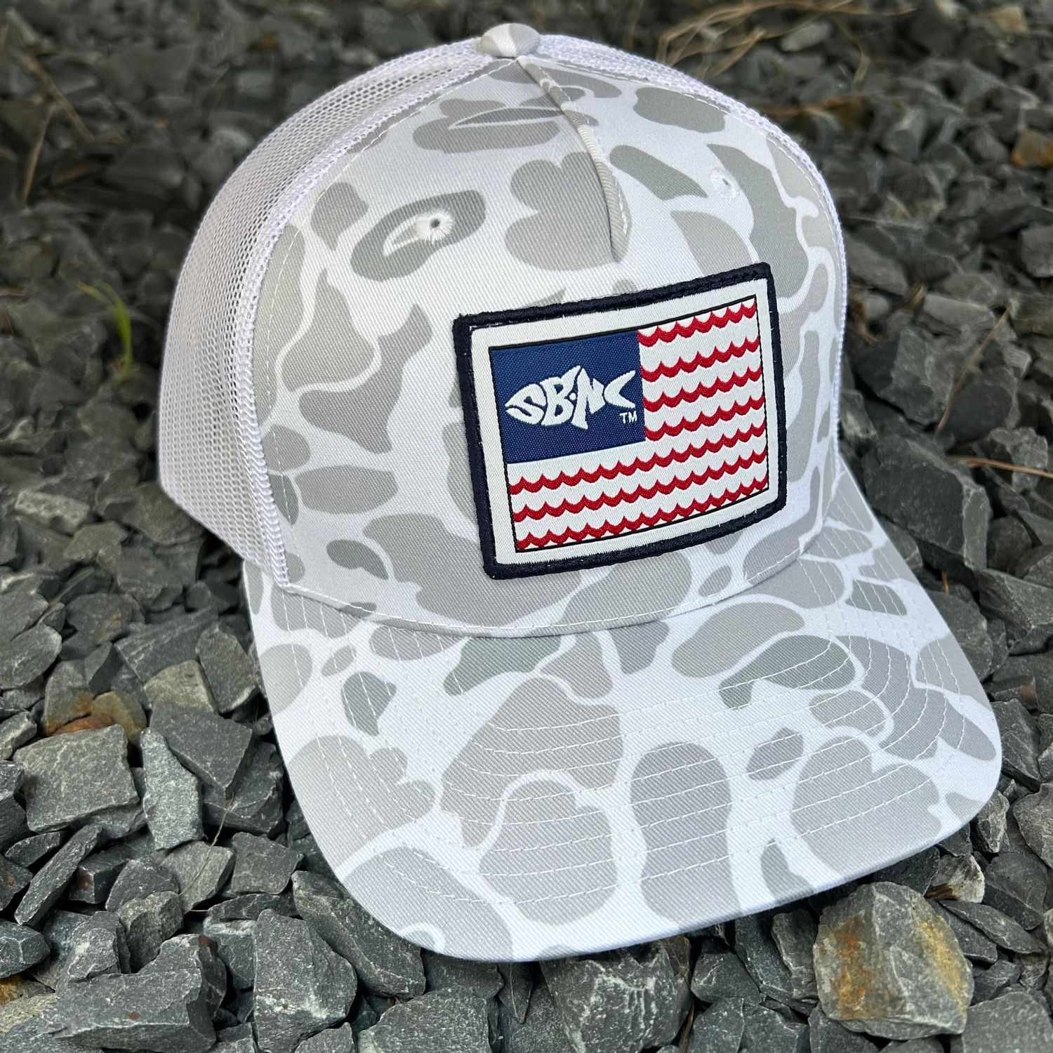 CAP SBNC FISH WAVES FLAG PATCH BLIZZARD DUCK CAMO/WHITE 112PFP