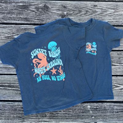 KIDS TEE ALL HUGS NO STINGS