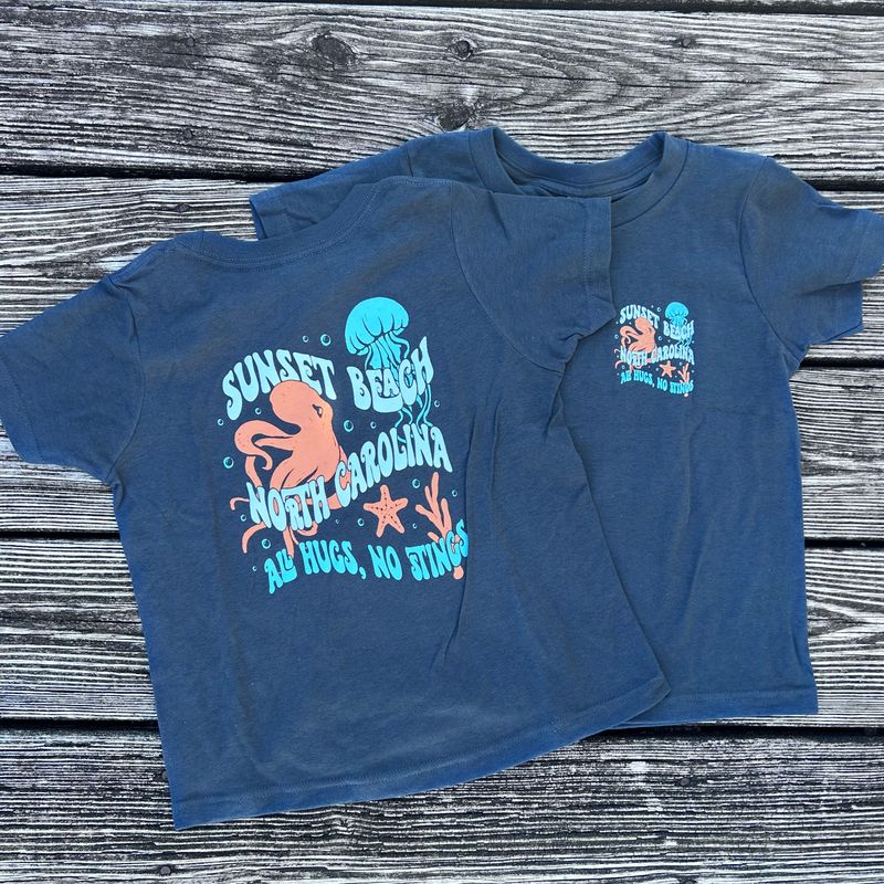 KIDS TEE ALL HUGS NO STINGS