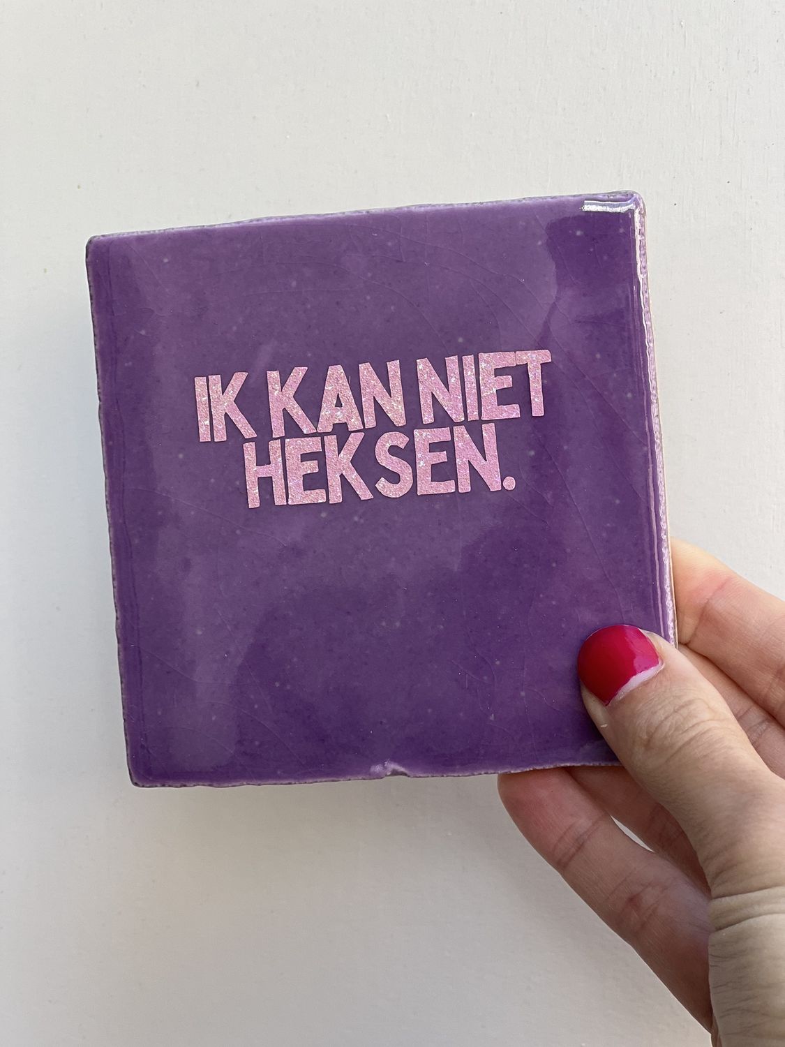 quote tegel paars &quot;ik kan niet heksen.&quot;