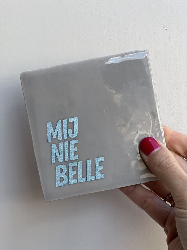 quote tegel grijs &quot;mij nie belle&quot; jeans blauw glitter