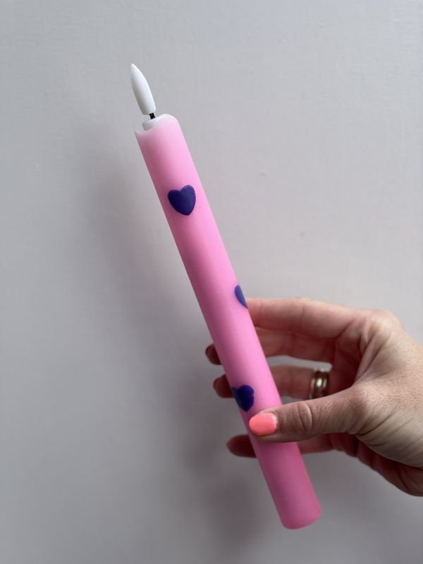 gedipte led kaars roze met paarse hartjes