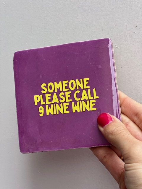 quote tegel lichtpaars &quot;someone please call 9 wine wine&quot;