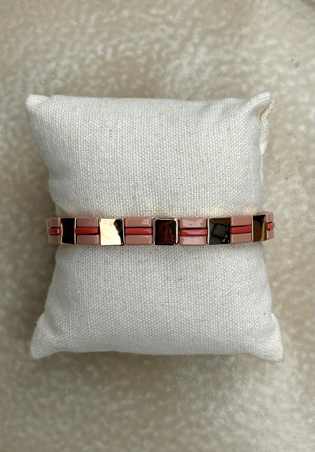 Armband  aardbeien roze /oud roze/goud.  17