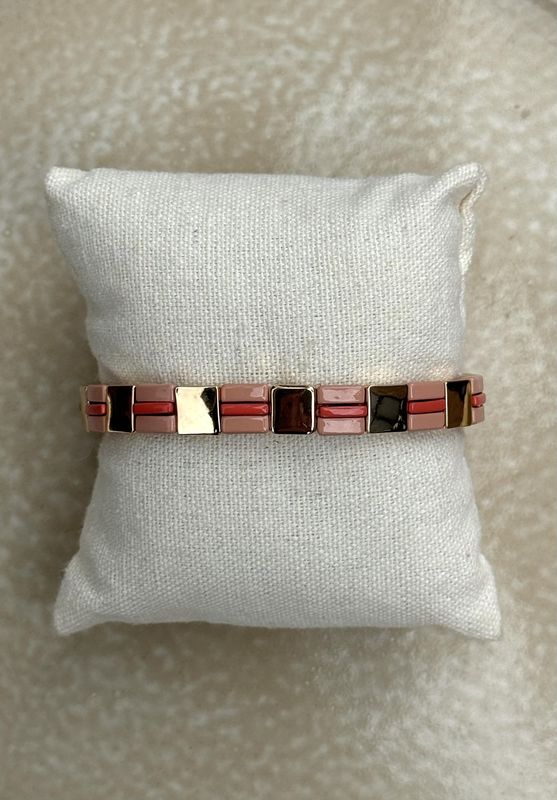 Armband  aardbeien roze /oud roze/goud.  17
