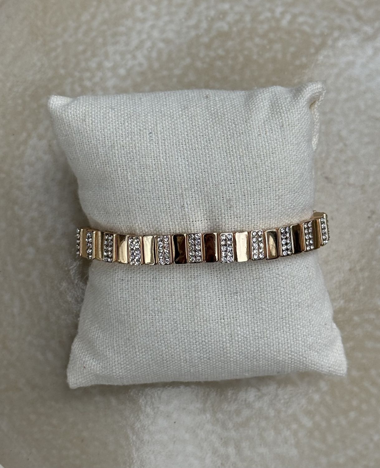 Armband goud streep strass 38