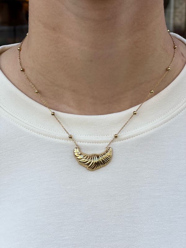 Ketting met croissant bedel 7
