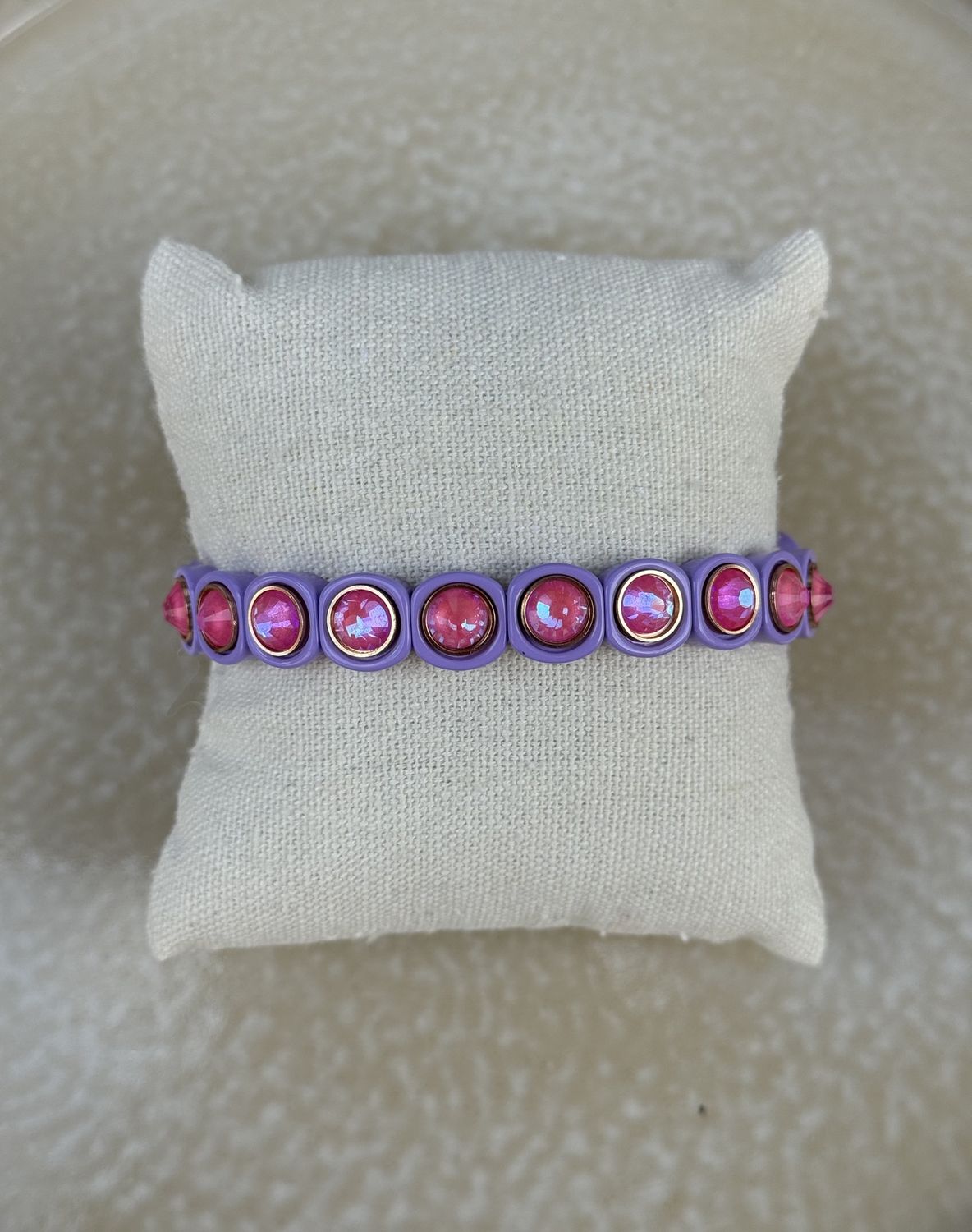 Armband lila met roze ingelegde stenen 44