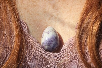OEUF DE YONI EN AMETHYSTE
