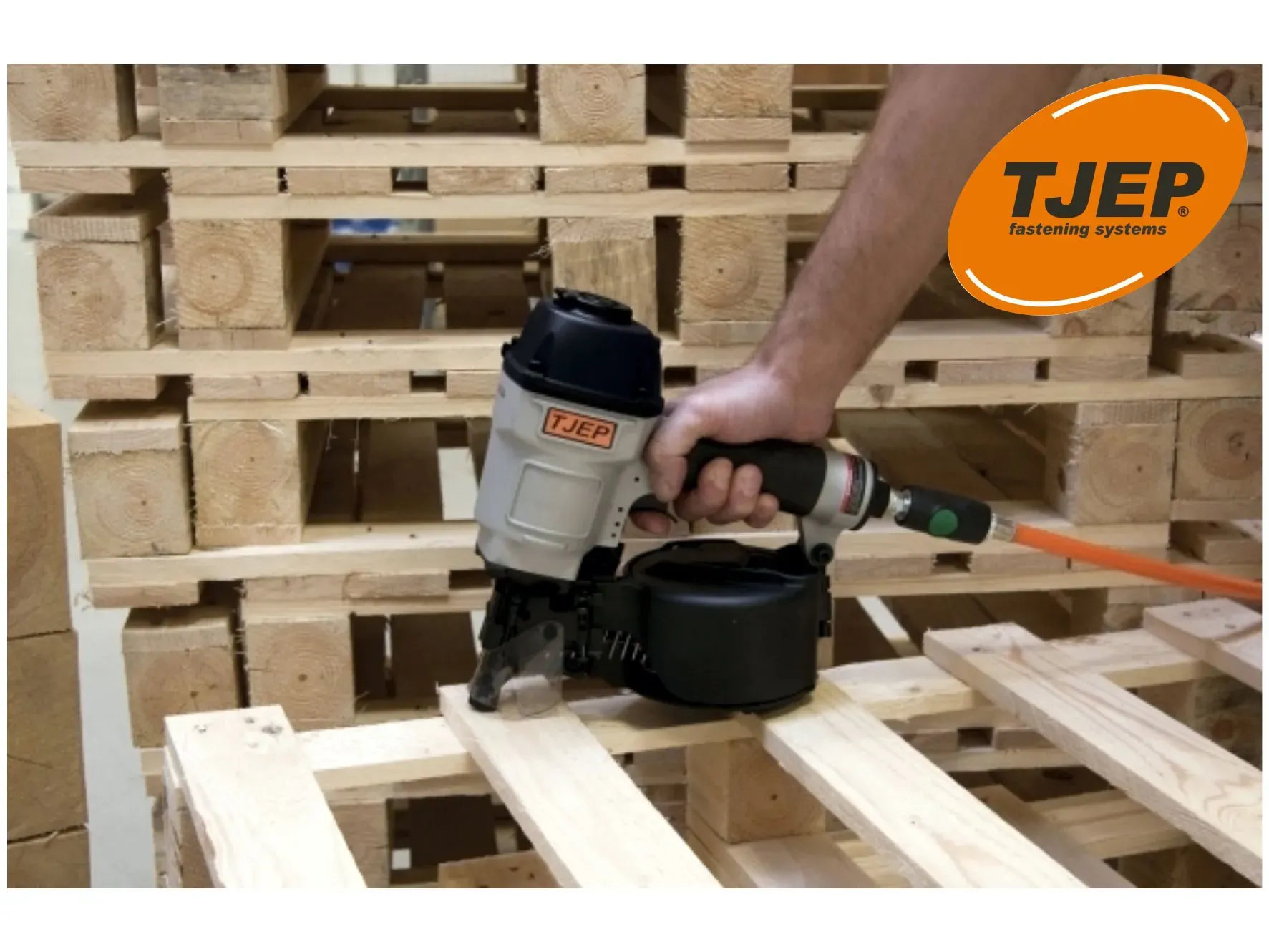 Coilnagler mit Kontaktauslösung für Paletten, Holzkisten und Holzverpackungen