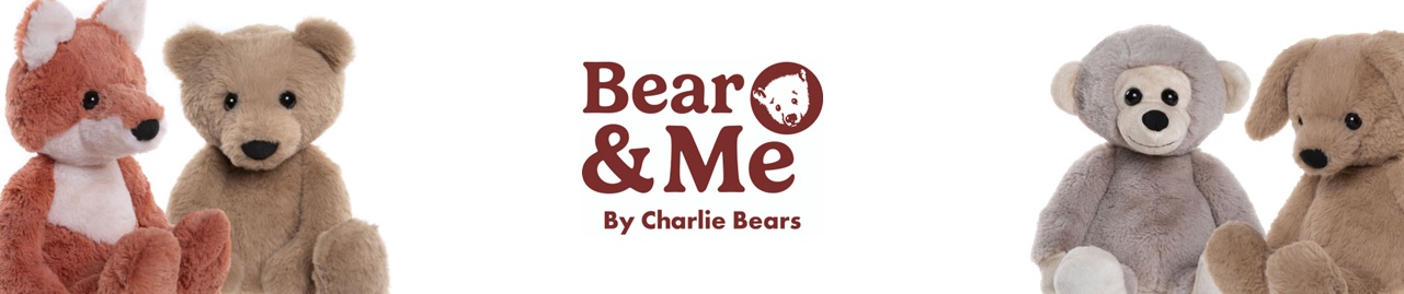 Banner Bear & Me by Charlie Bears – besonders weiche, sichere Plüschtiere ab Geburt aus recyceltem Material, ideal für Babys, Kinder und als liebevolle Geschenkidee.