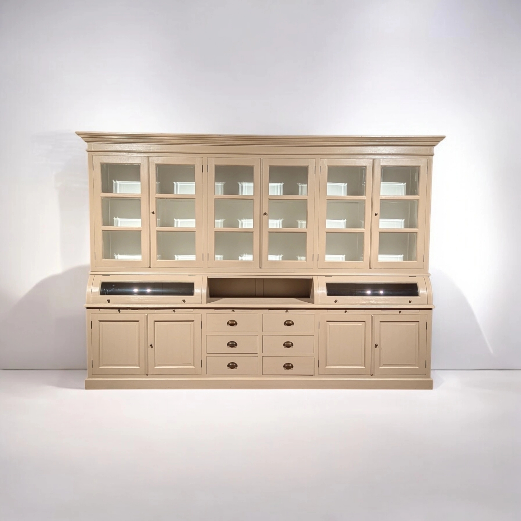 Grote Beige Buffetkast - Grutterskast van Teakhout – Perfect voor Woonkamer, Keuken of als Vitrinekast