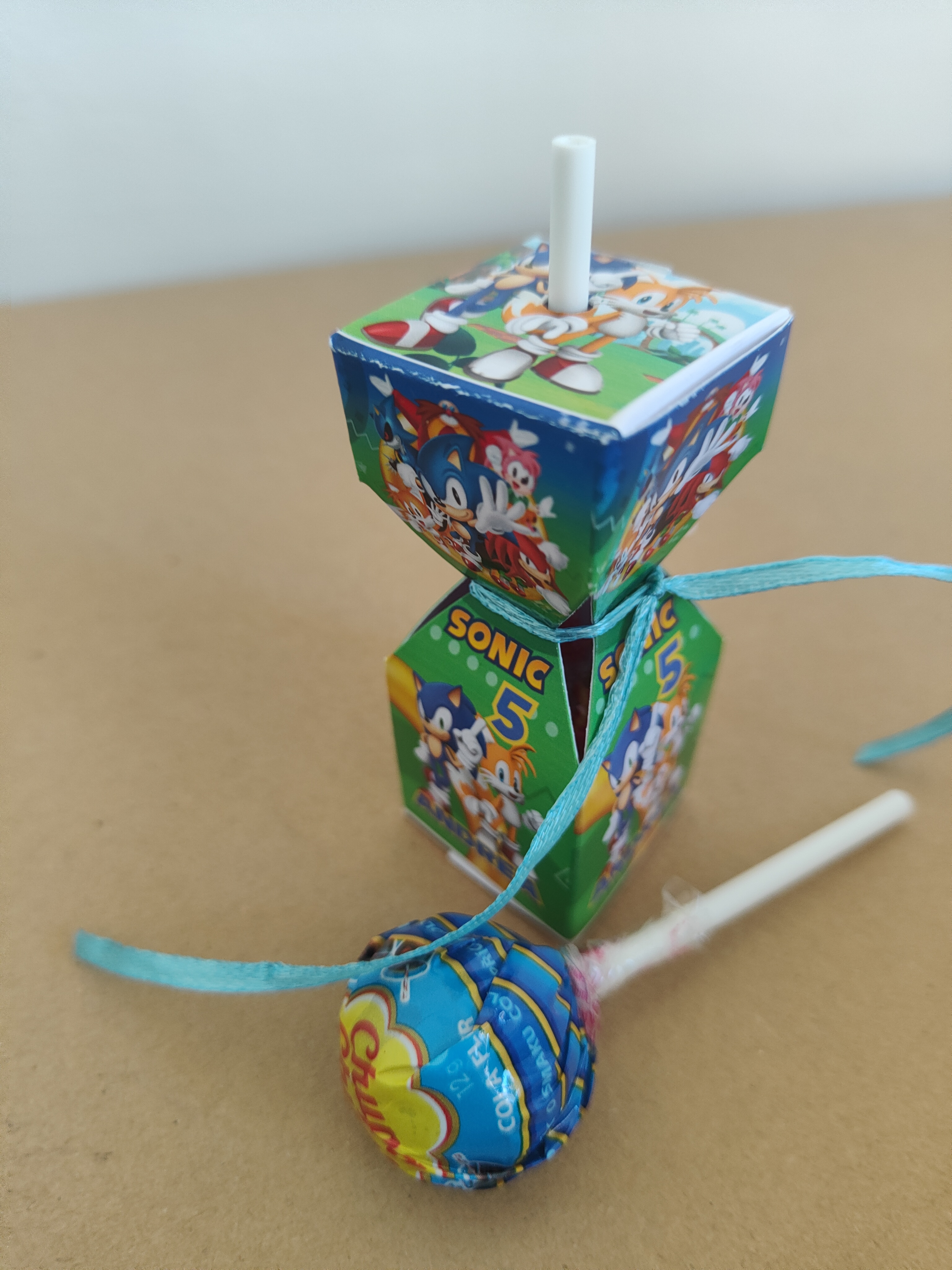 scatolina chupa chups confezione sonic personalizzata porta confetti regalini fine festa compleanno a tema