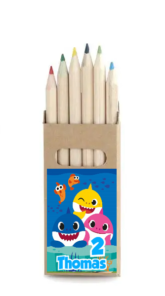 adesivo set matite colorate personalizza te con nome gadget regalini fine festa compleanno a tema baby shark