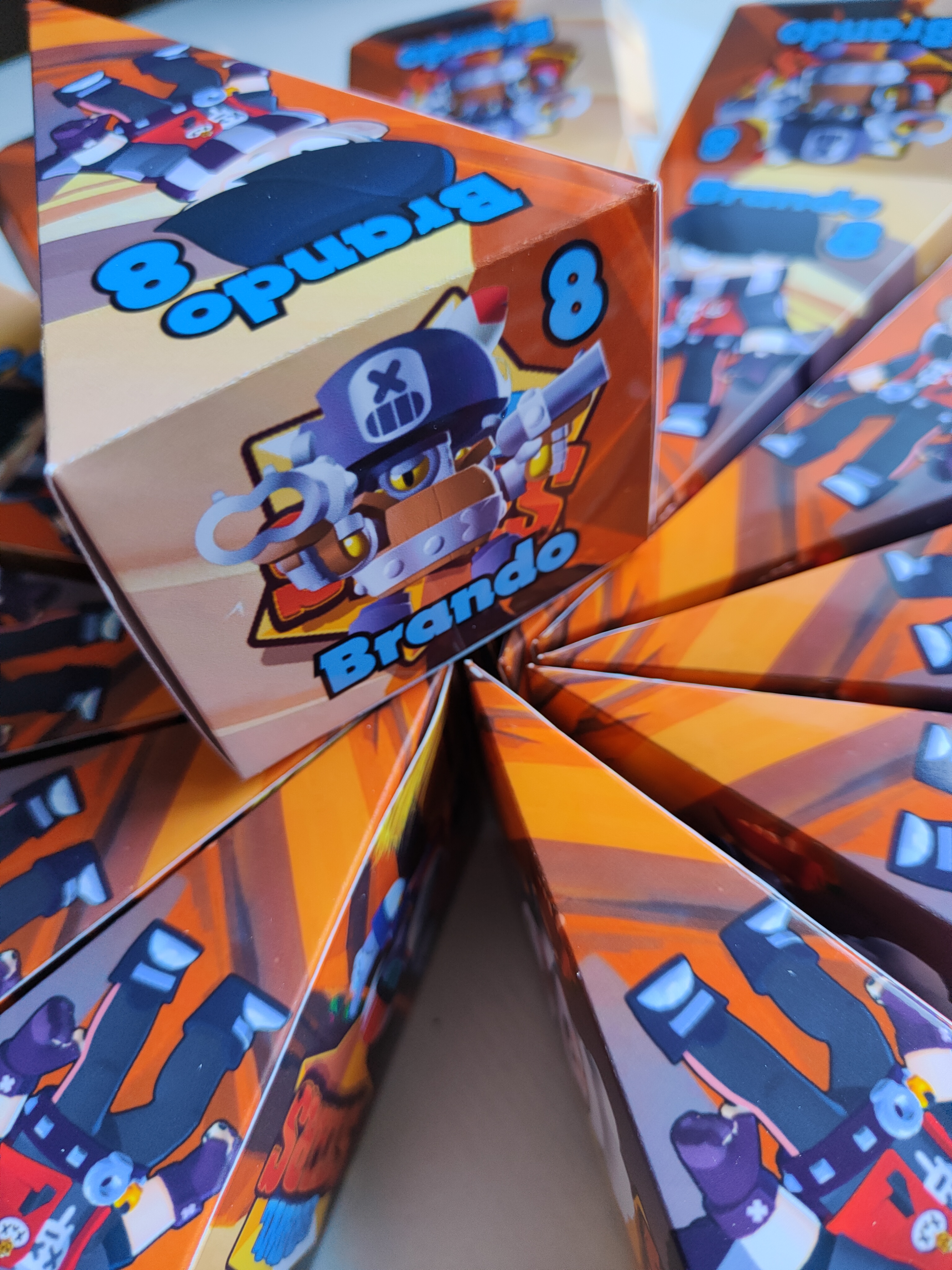 scatoline fette torta scenografica centro tavola porta confetti regalini personalizzati fine festa compleanno brawl stars