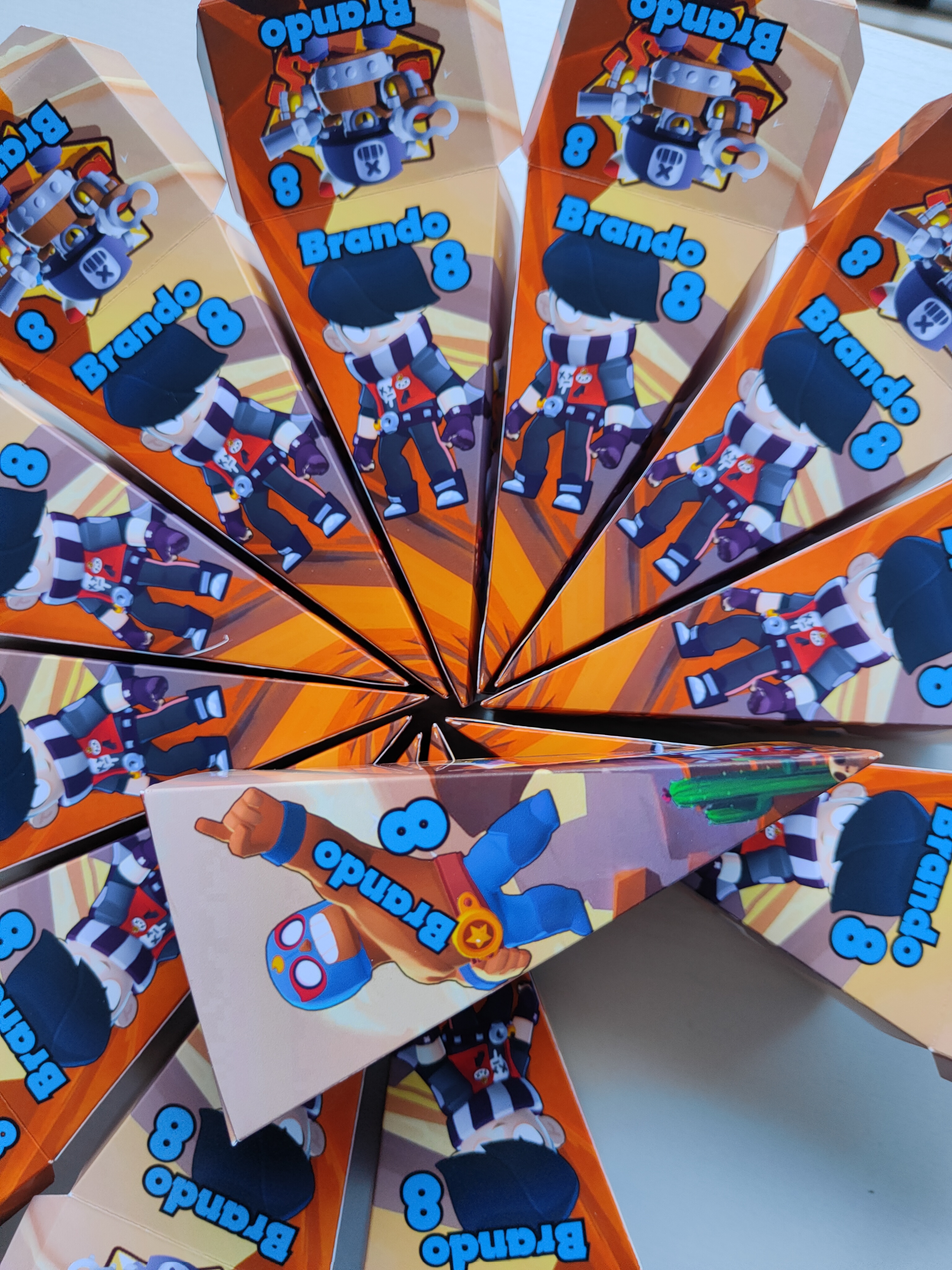 scatoline fette torta scenografica centro tavola porta confetti regalini personalizzati fine festa compleanno brawl stars