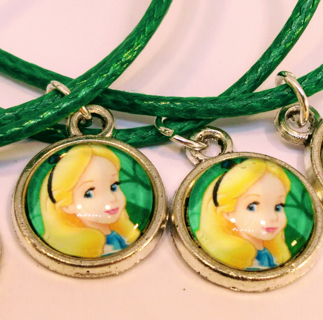 Collanine ciondolo cabochon personalizzabili regalini festa alice nel paese delle meraviglie
