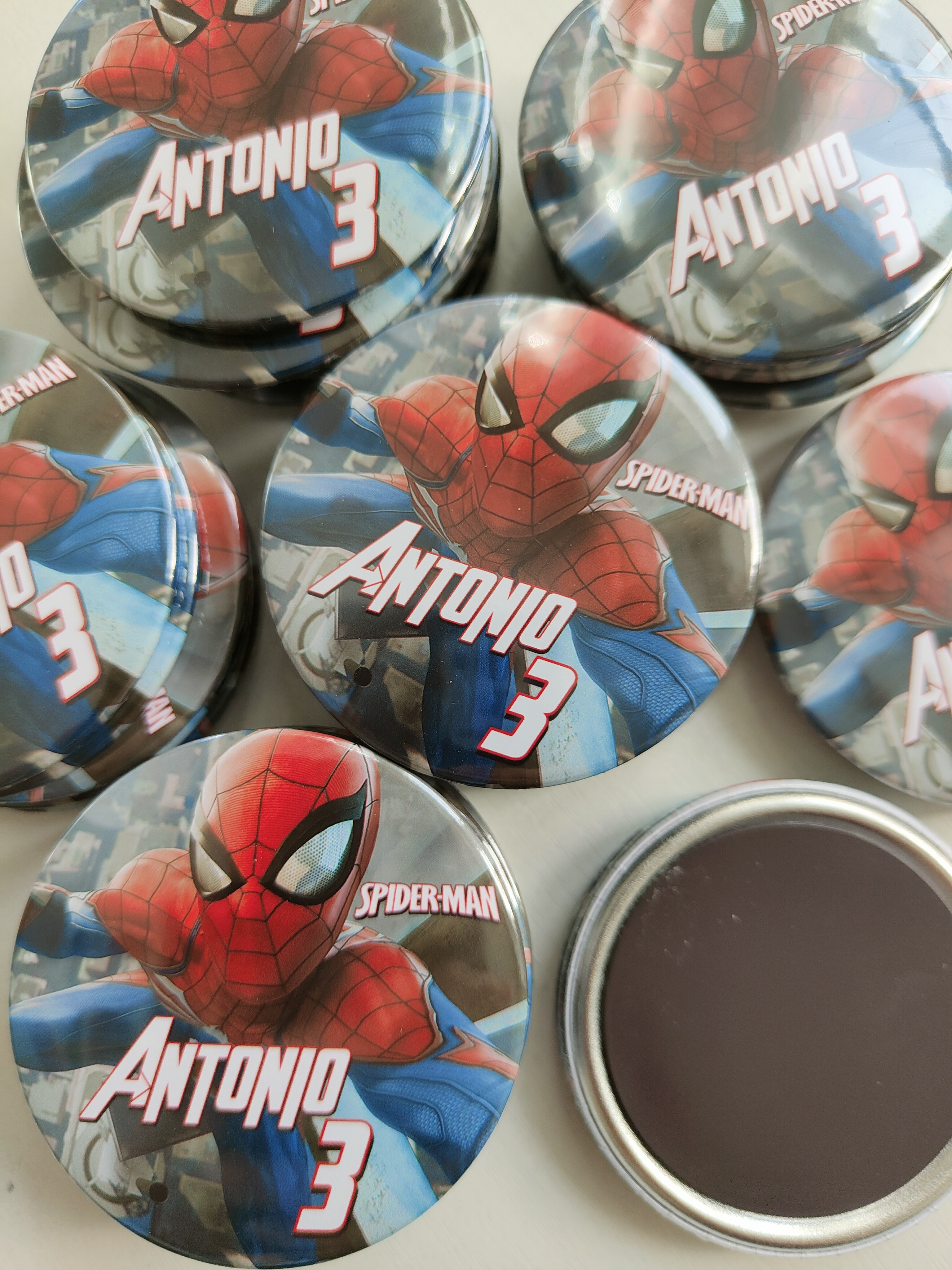 magneti calamite frigo spiderman personalizzate gadget regalini pensierini fine festa compleanno