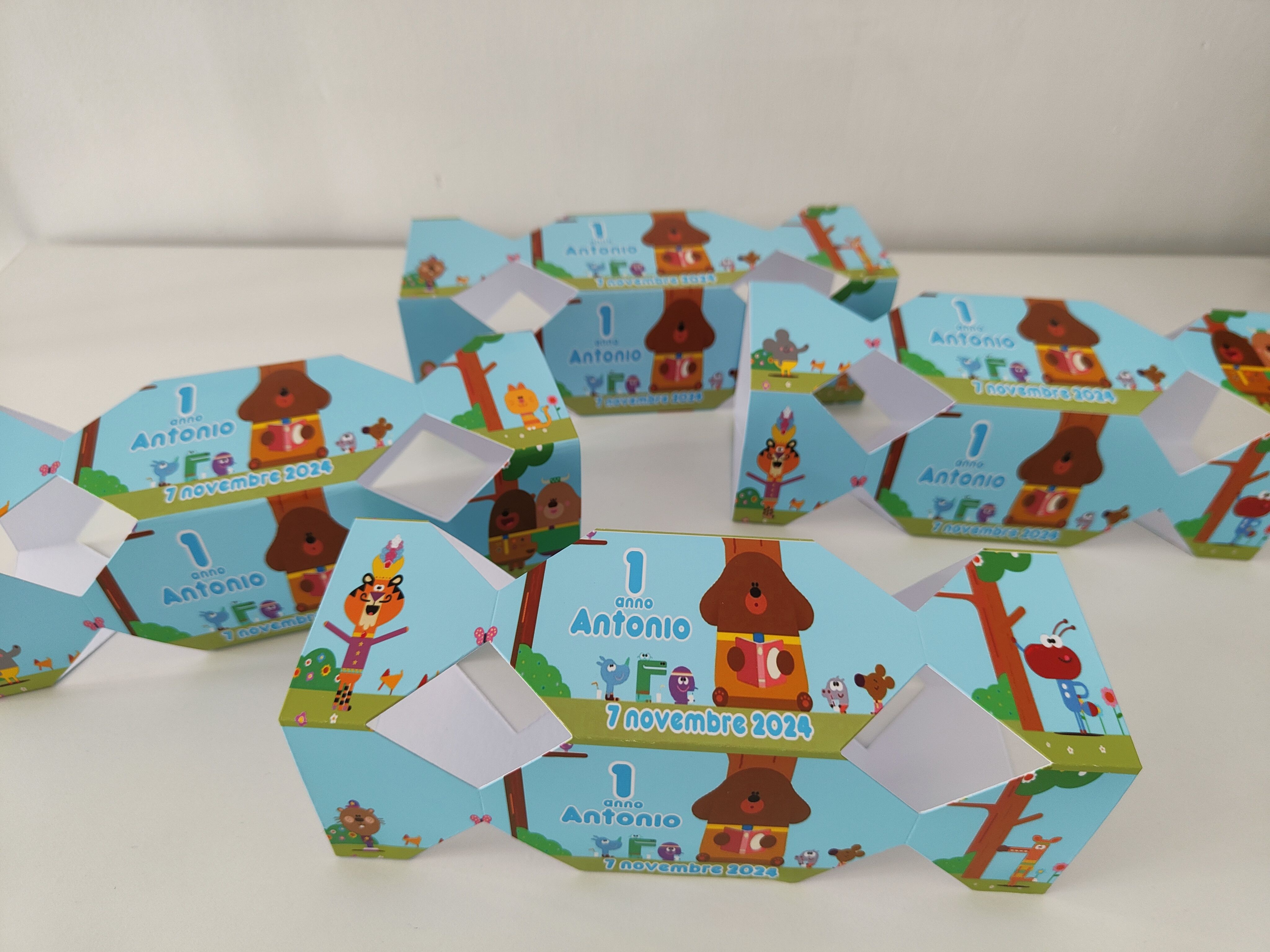scatolina a forma di caramella hey duggee personalizza porta confetti regalini fine festa compleanno