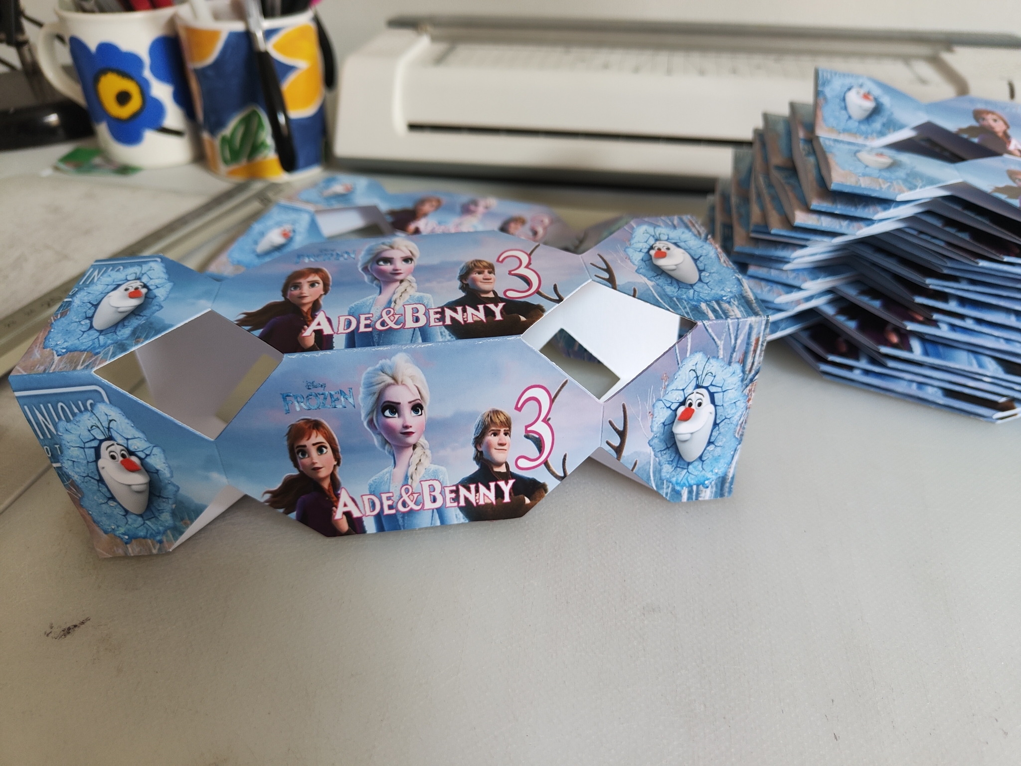 Scatolina caramella anna elsa frozen personalizzate porta confetti regalini fine festa compleanno a tema