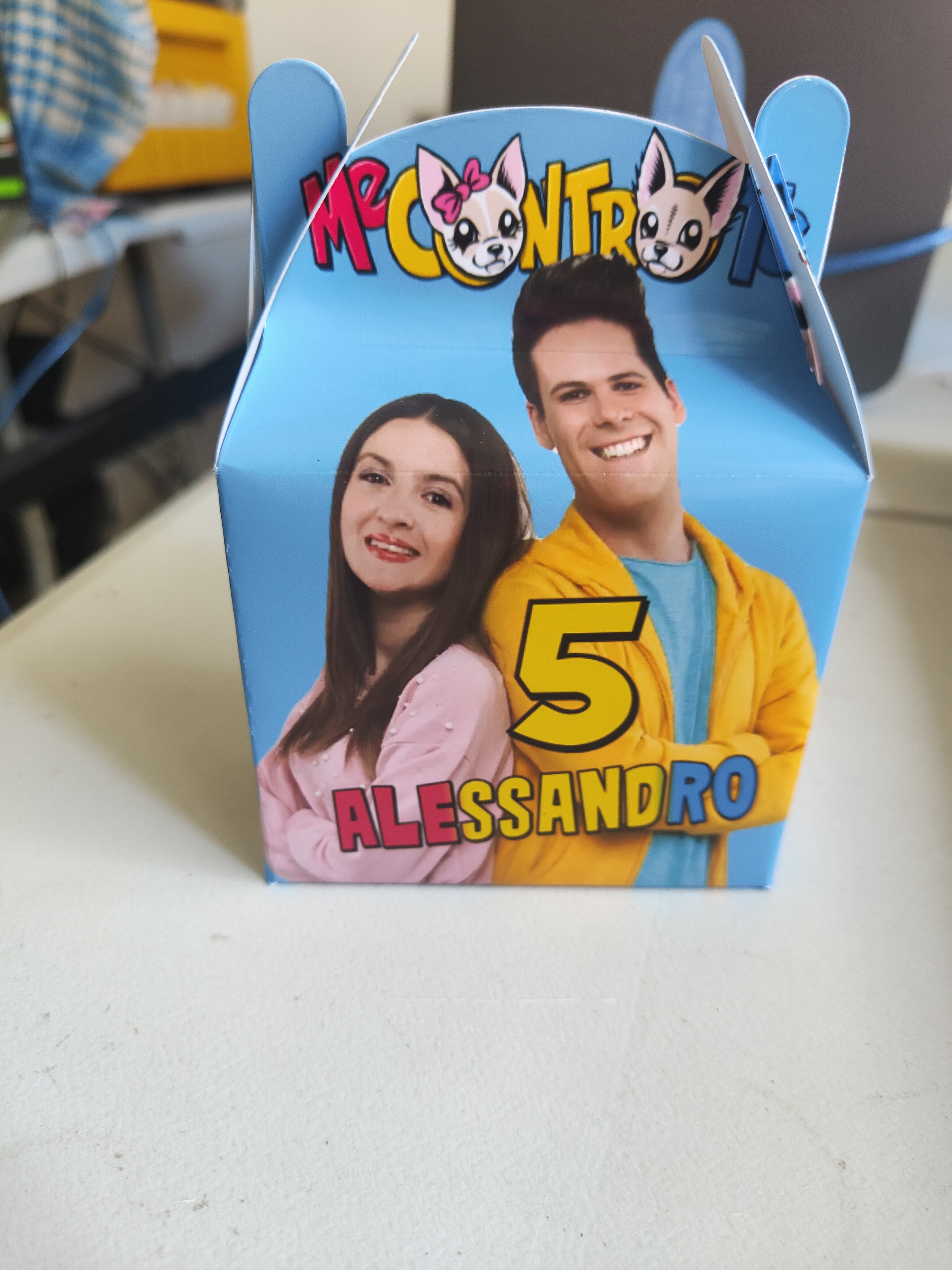 scatolina personalizzabile porta confetti bomboniera festa me contro te