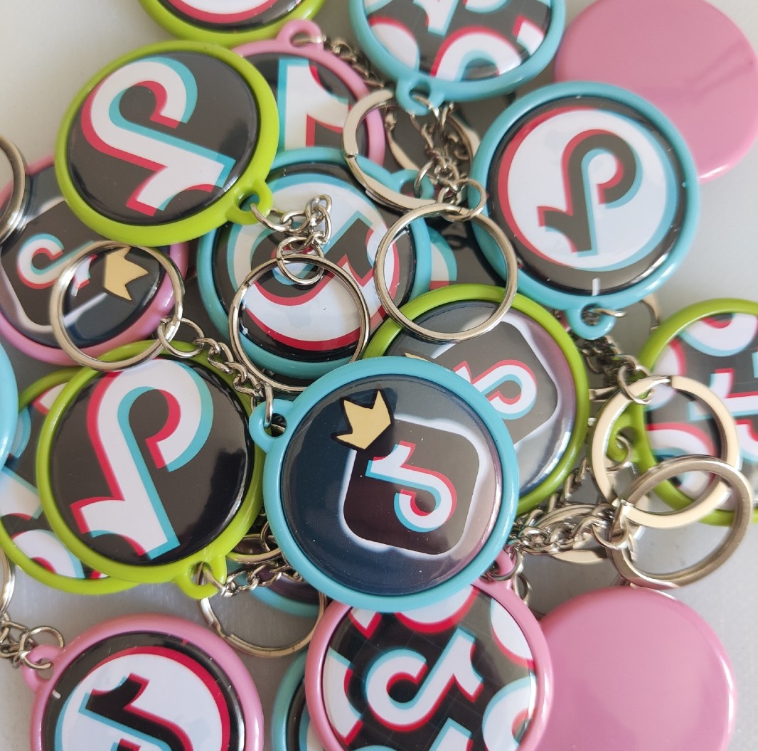 portachiavi zaino scuola personalizzati personalizzabili regalini fine festa compleanno a tema tik tok