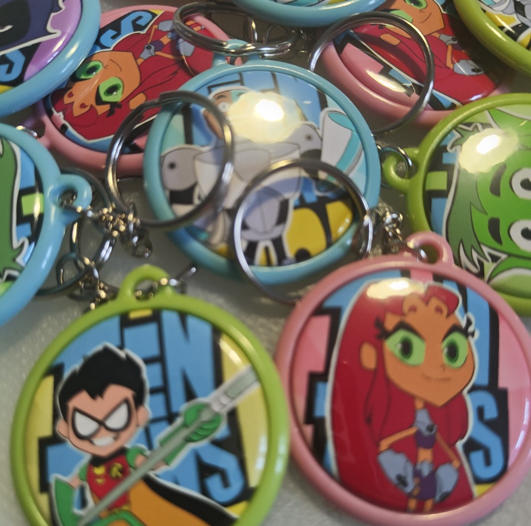 portachiavi zaino scuola personalizzati personalizzabili regalini fine festa compleanno a tema teen titans go