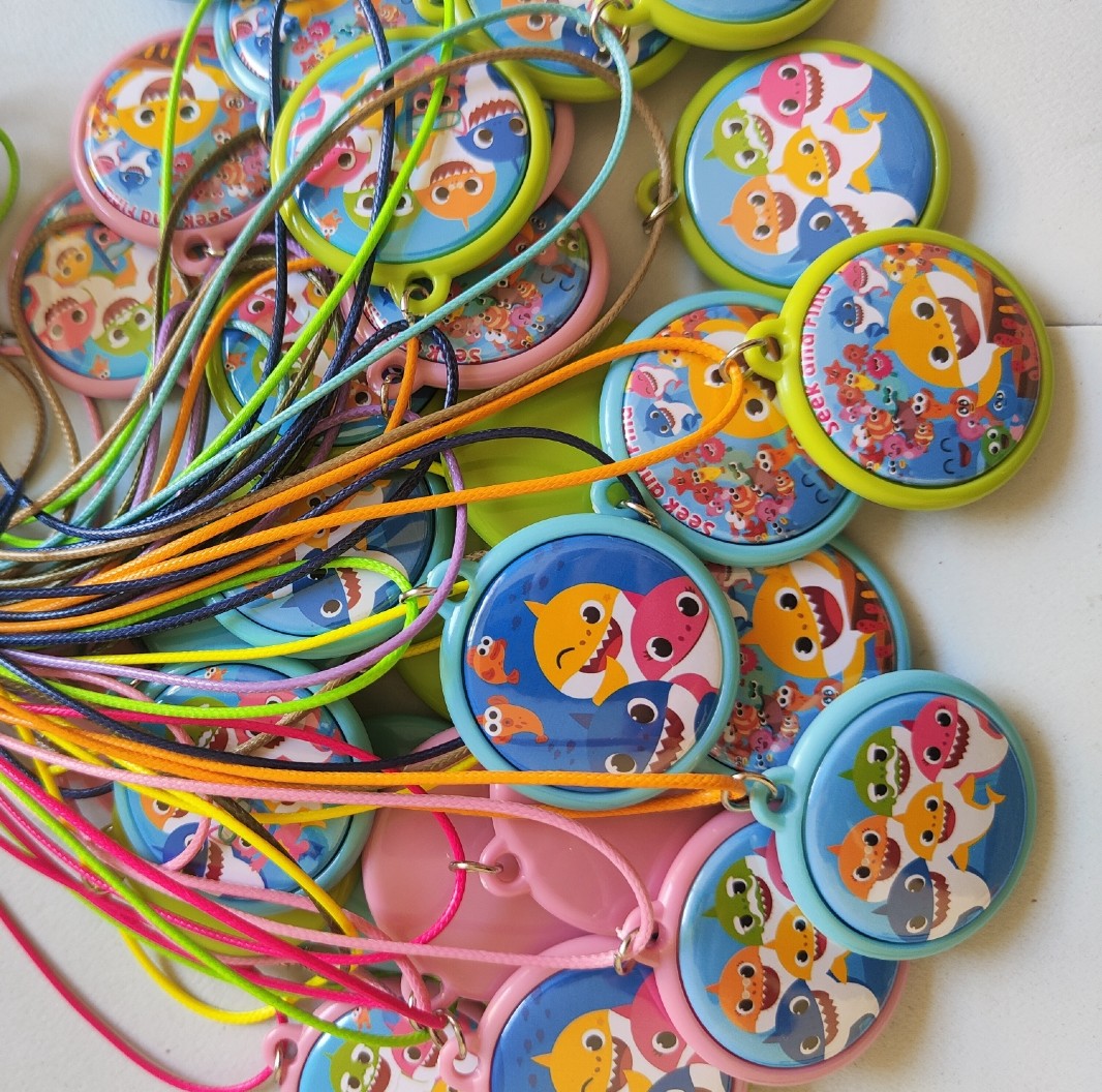 Collane ciondolo personalizzabile regalini fine festa a tema baby shark