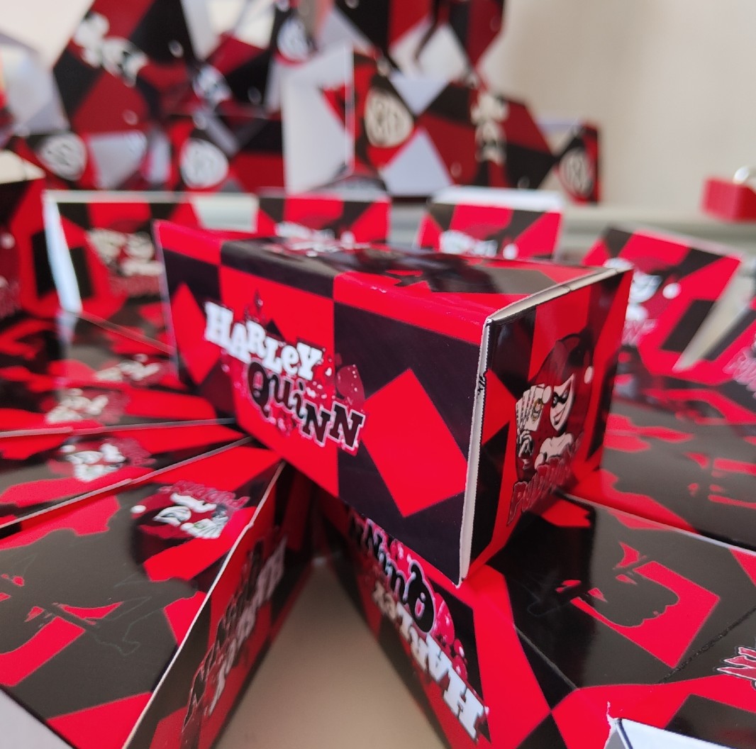 fetta torta scenografica scatoline porta confetti regalini fine festa harley quinn